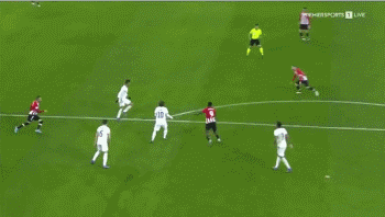 锦标赛中期的节奏转换：从“猥琐发育”到“疯狂掠夺”。（锦标赛中期节奏切换：从保守积累到猛烈进攻）